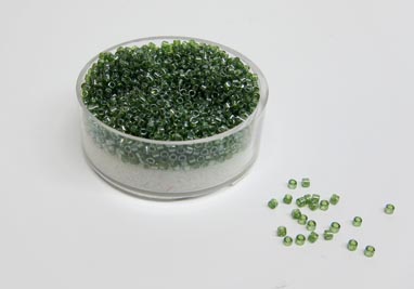 Delica Beads 2mm 7g grün schimmer transparent